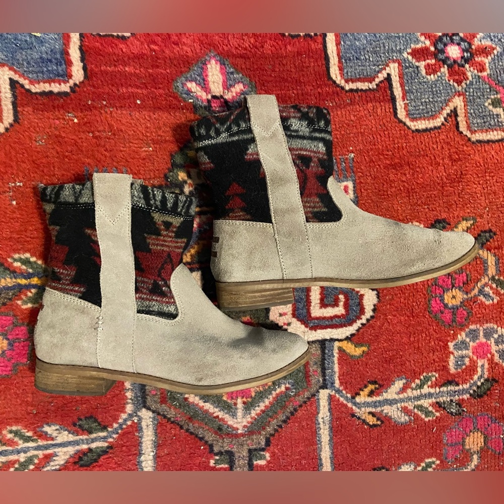 TOMS western style suede boots
